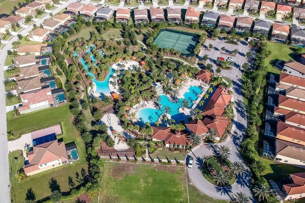 Sleeps 18! Solterra Resort, Pool, Gameroom, Themed Bdrs Broad Oak by Avantstay