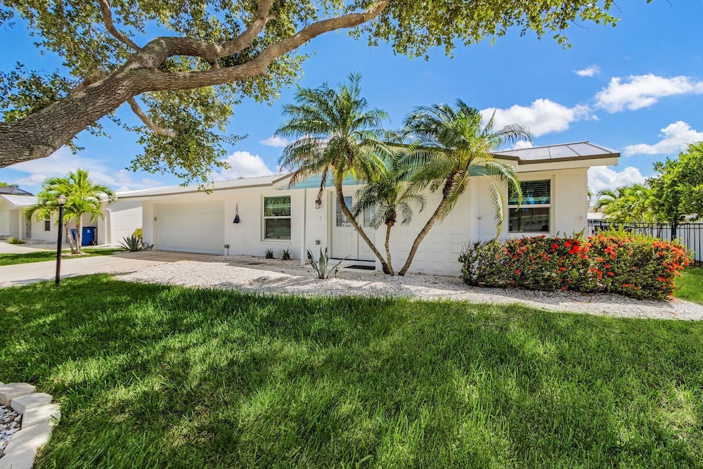 7 Dockside Dream: 3br/3ba Pool Home W/ Water Views! 3 Bedroom Home