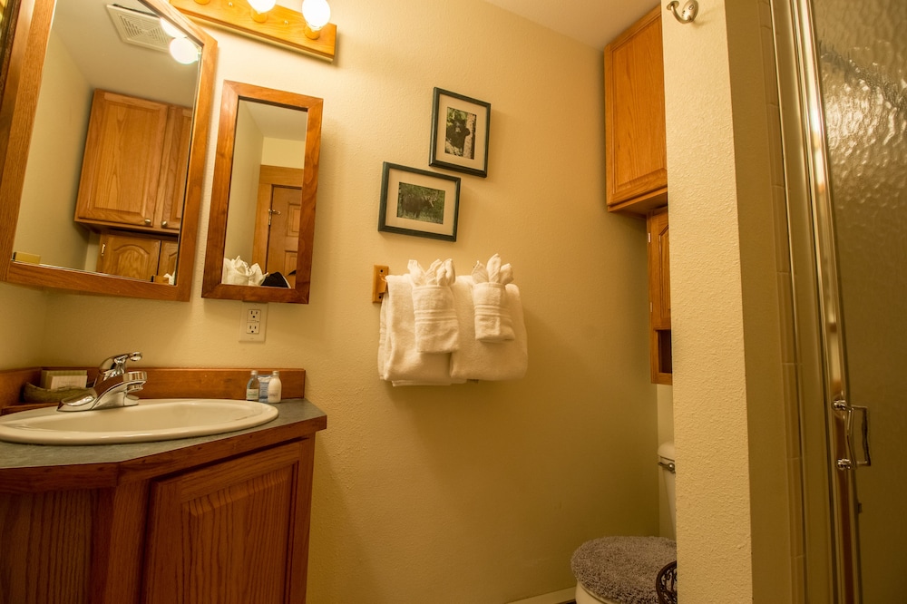 Marys Lake Lodge Mountain Resort and Condos