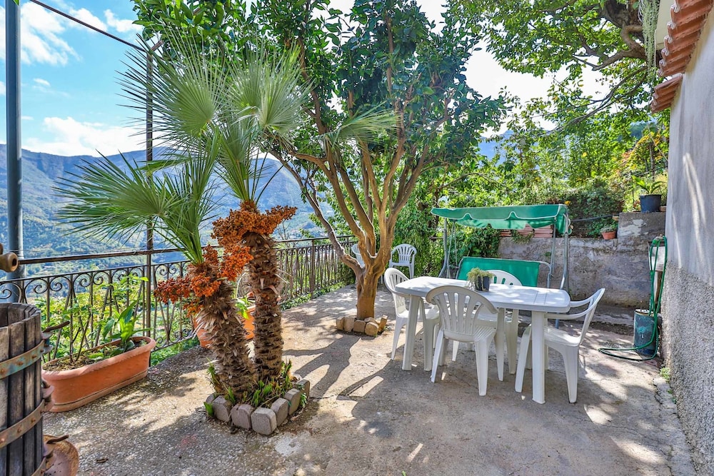 Casa Belvedere en Pimonte — balance & terrace