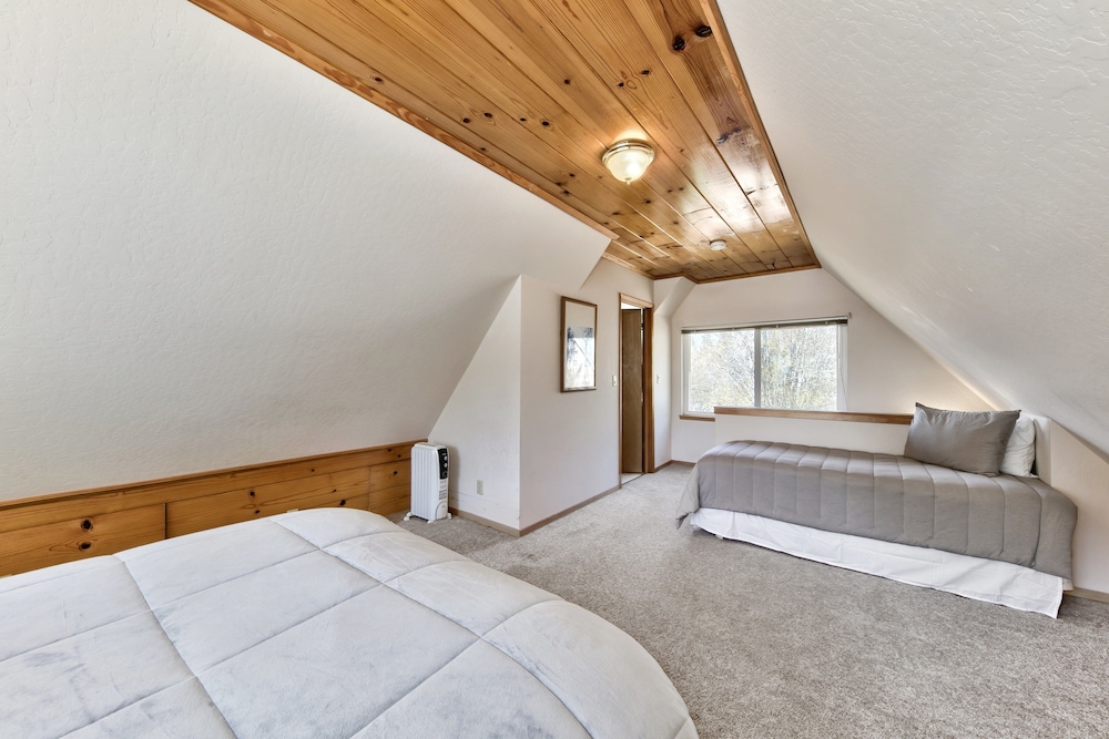 853p Lakeside Beach 4 Bedroom Home