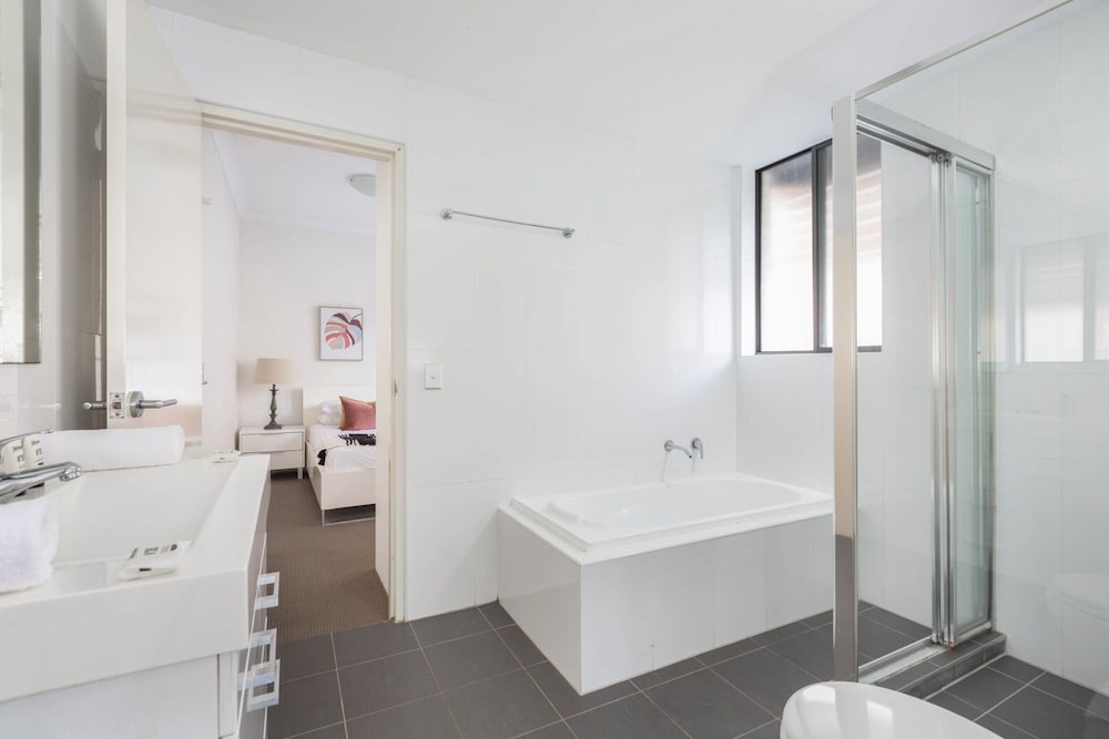 Spacious Two-bedroom Apartment Near Hospital