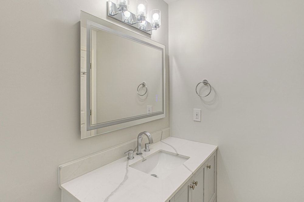 Marina & Pool: Roomy Golf-view Home in Southport