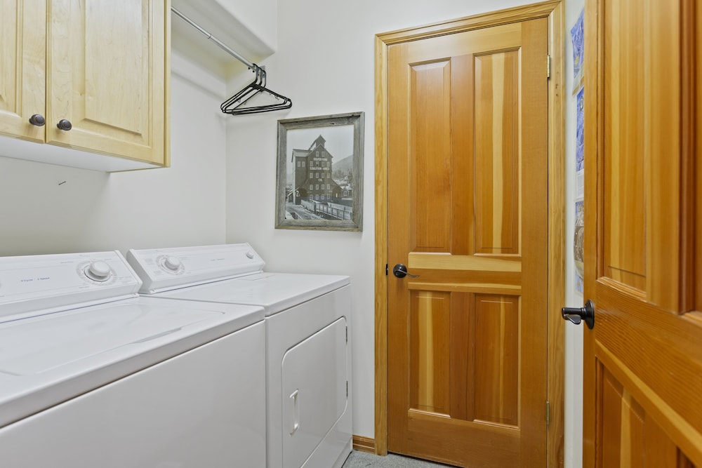 Deer Lake Village at Deer Valley Resort - Two Bedroom Condo with Hot Tub #2426 2 Condo