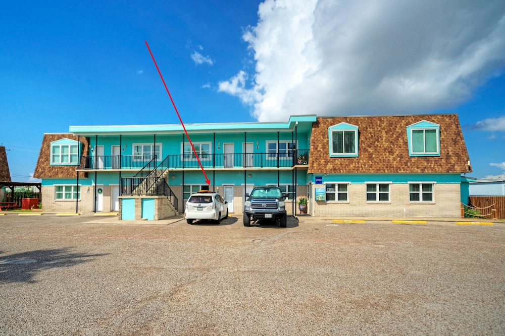 2 Units Beachfront Complex w Pool Pickleball Beach Bliss Bleach Bungalow