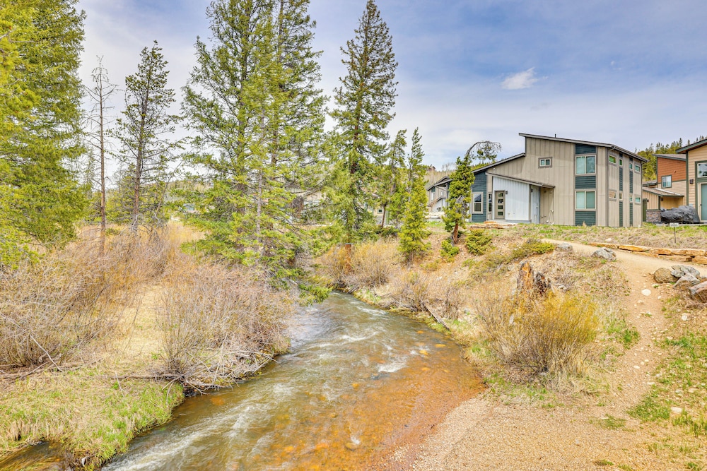 Walk to Dtwn: Fraser Retreat w/ Hot Tub & Views!
