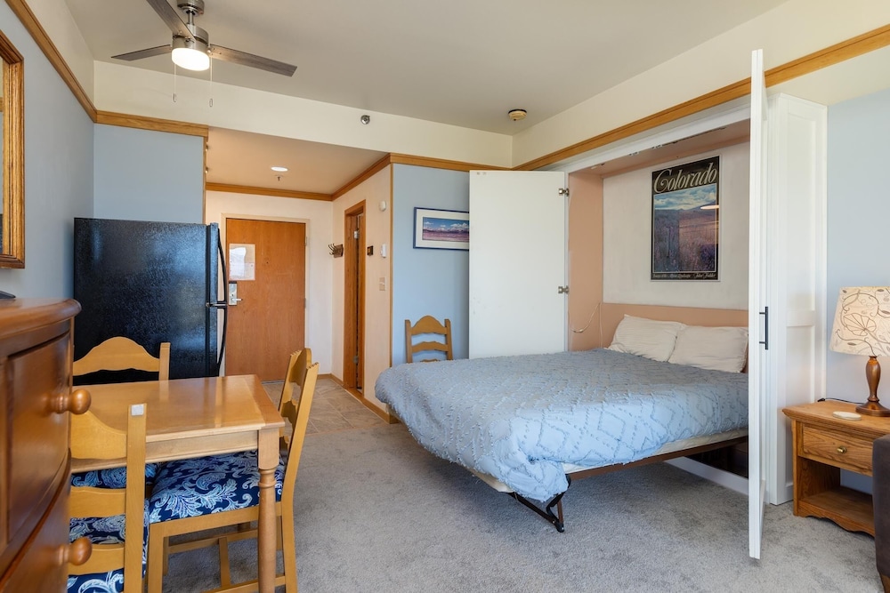 2756 Slopeside Condo