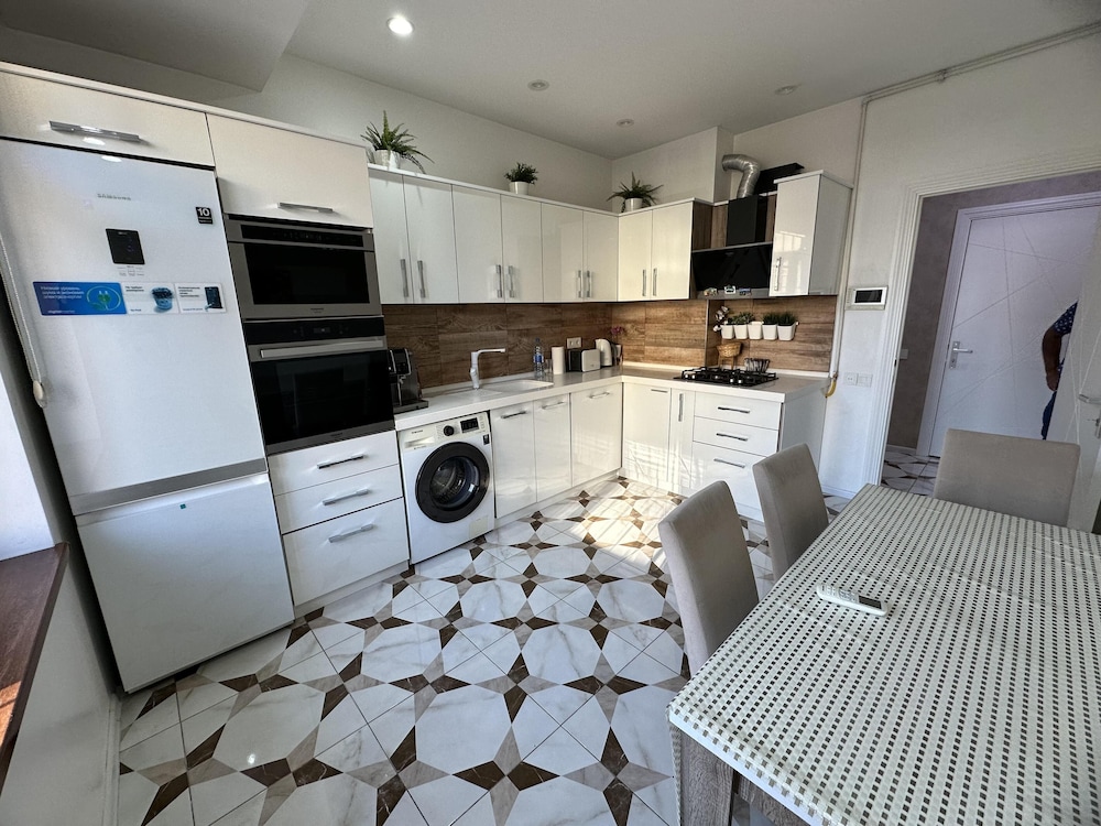 Charming 2-bed Apartment in Baku City Center
