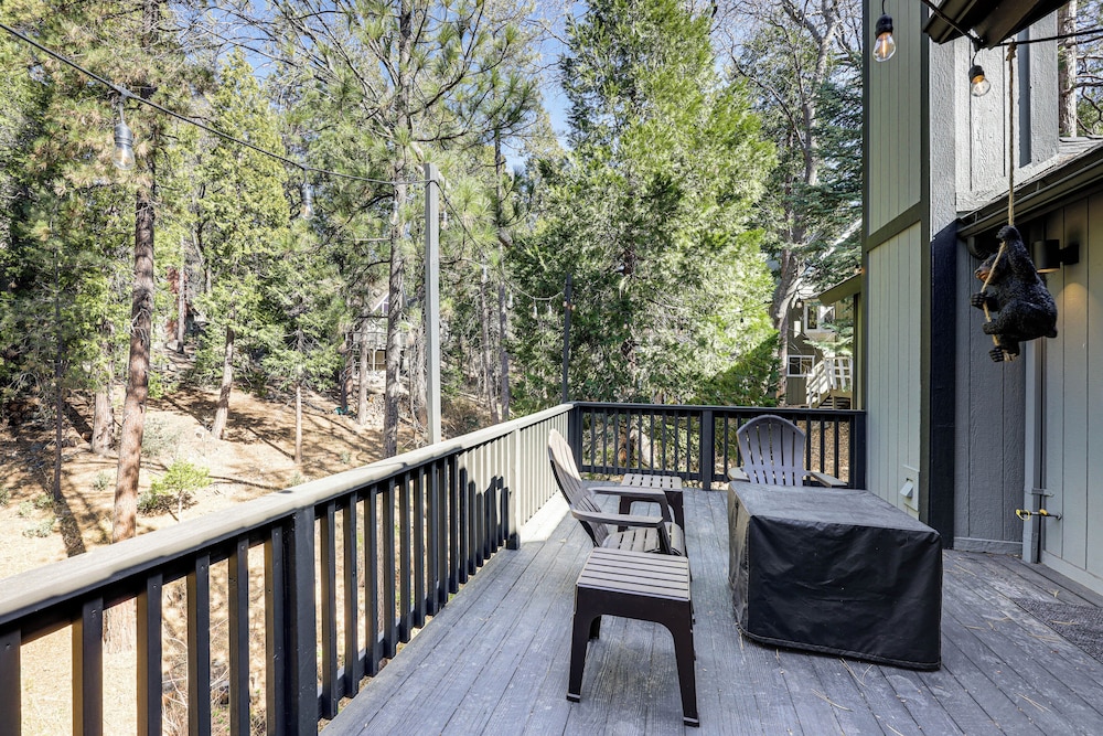 Swim, Hike, Ski & Unwind: Lake Arrowhead Retreat!