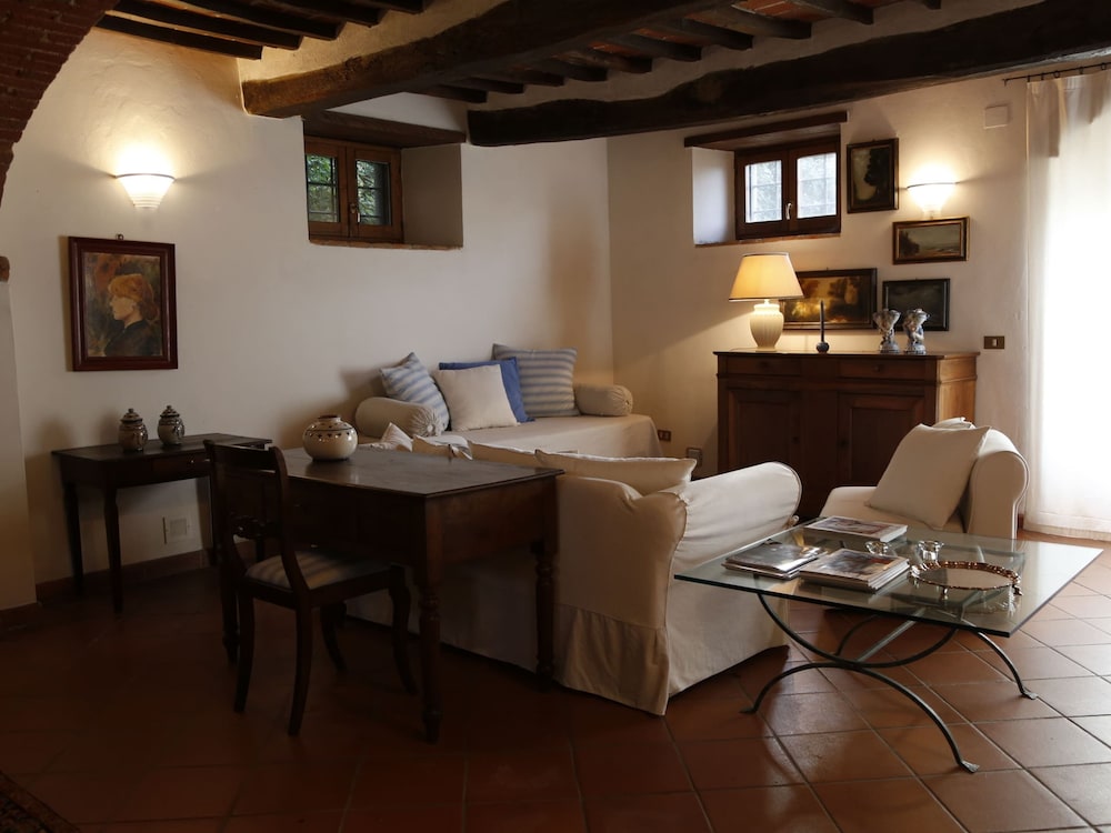 Cozy Holiday House With Terrace view 5
