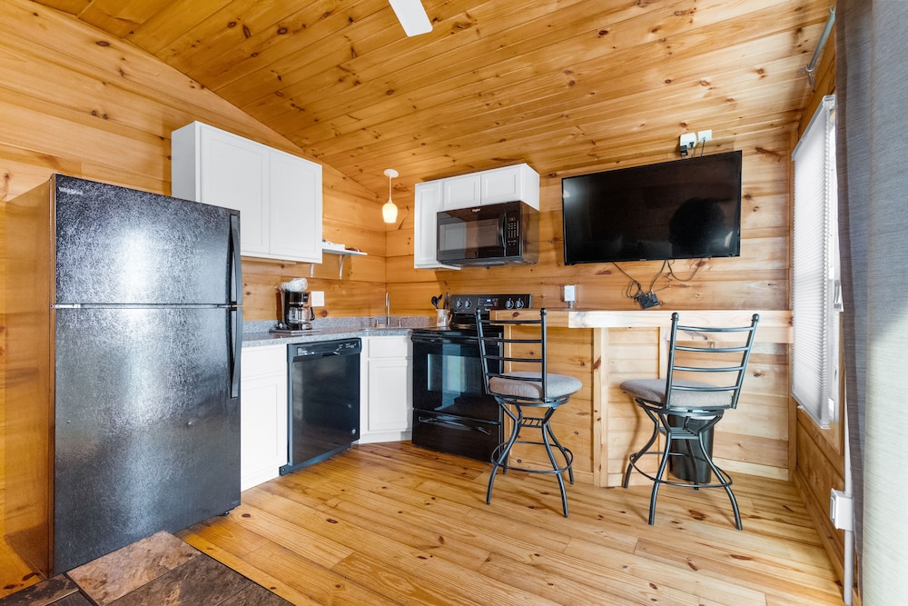 Edinboro Lake Resort Cabins