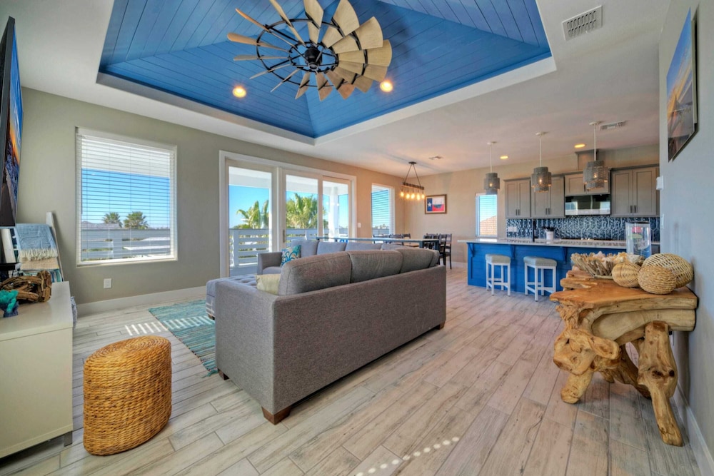 Private Pool+hot Tub, Near the Beach, Gulf Glimpse Marlin Cove by Avantstay