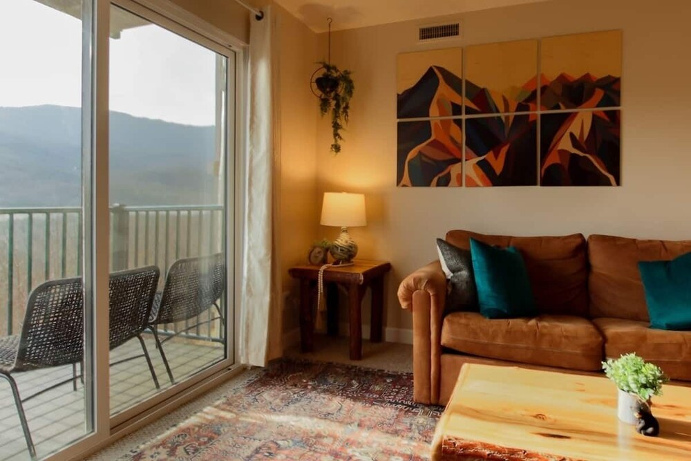 Rustic 1br Condo In Gatlinburg 1 Bedroom Apts by RedAwning view 3
