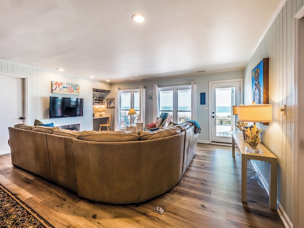 Polly's Place by Topsail Realty