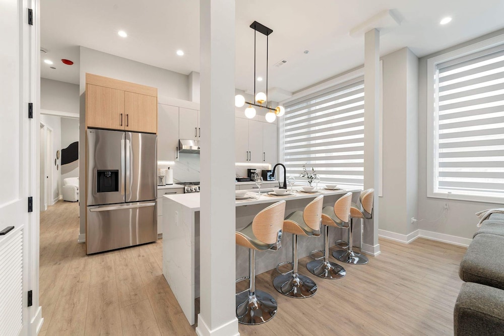 Spacious Bright Modern New Unit in Tri Taylor