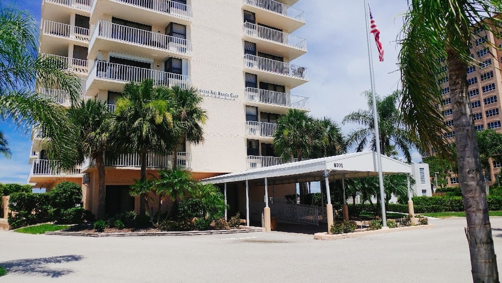 Hotel Lovers Key Beach Club by Check In Vacation Rentals - Image 1