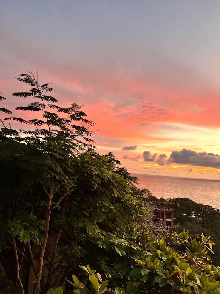 Las Catalinas - 2 BR Condo Just Steps to the Beach - Casa el Chante