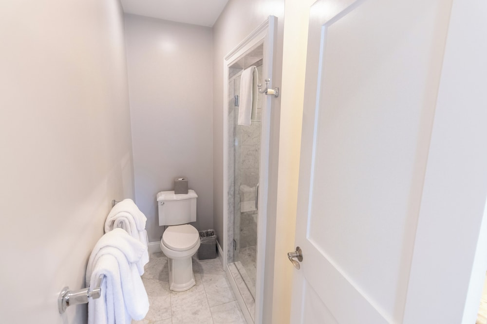 The Newport Lofts - 364 Thames Street