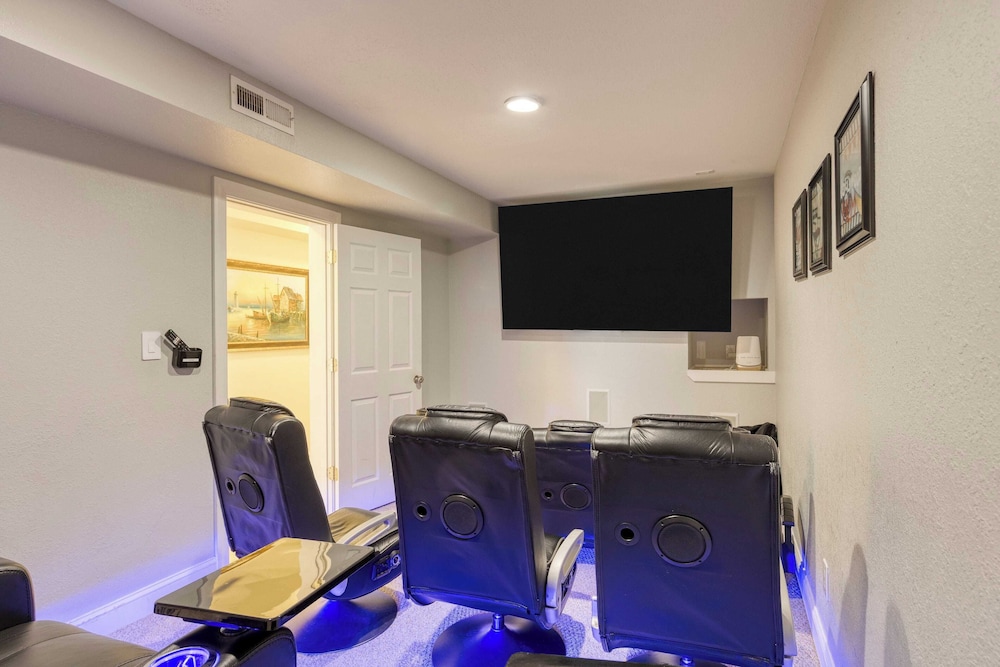 Sleeps 28 Beachfront w/ Pool, Hot Tub, Game Room Atlantic Watch by Avantstay