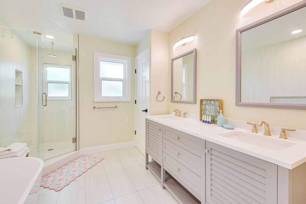 Walk to Ocean: Home w/ Pool in Holmes Beach