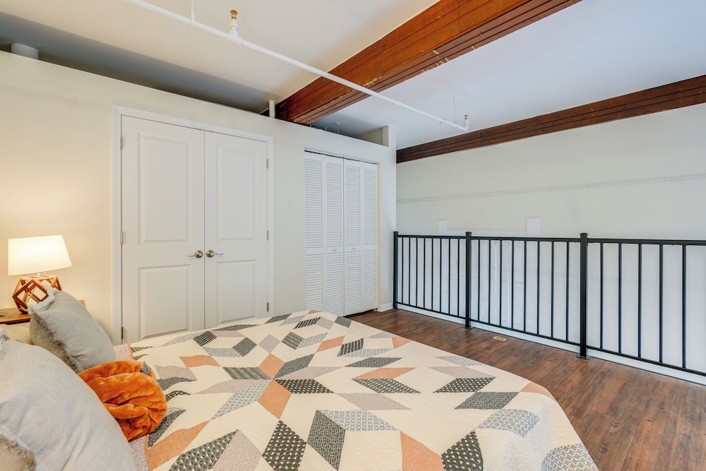 Unique & Stylish Studio Loft in Huntington!