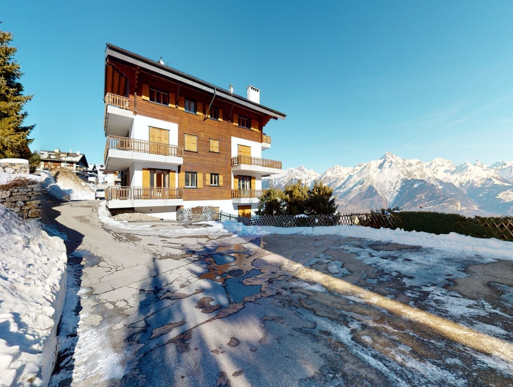 Stunning Apartment With Valley and Mountains