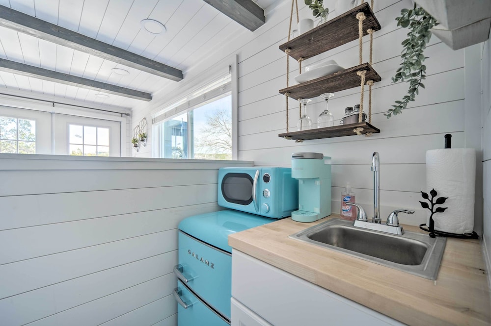 Modern Studio w/ Mtn Views & Lake On-site!