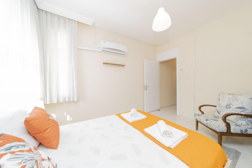 Spacious Flat Near Lara Beach in Antalya Muratpasa