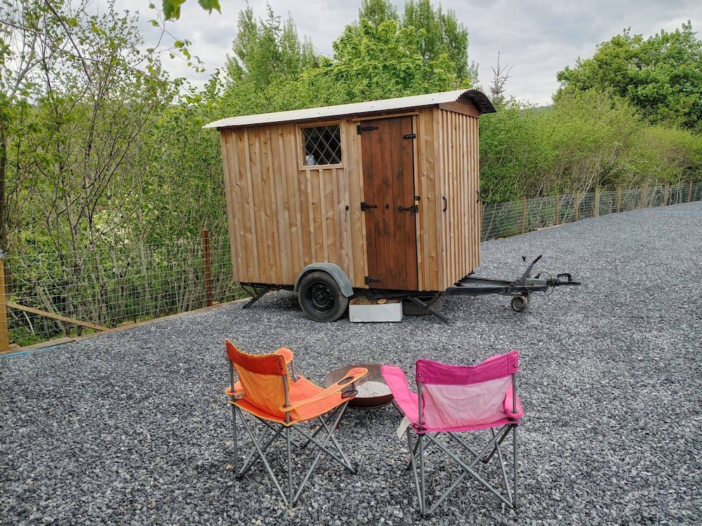 Llandovery - Cabin - Sleeps 2 - Parking - Garden