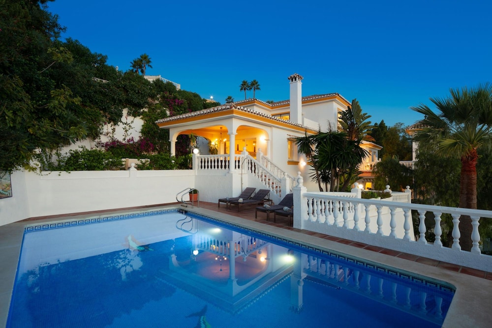 Large Luxury Family Villa 500m From Beach