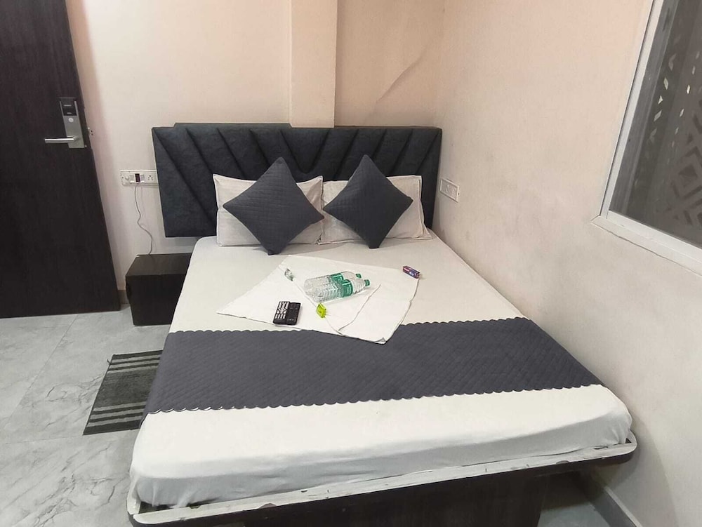 Shri Radha hotels