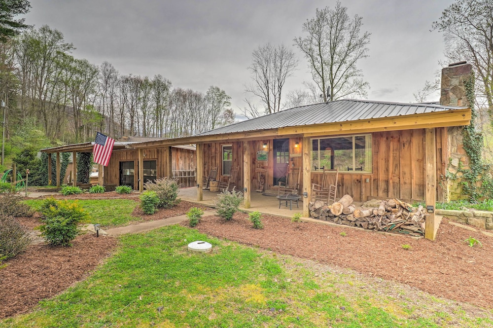 Maggie Valley Retreat With Hot Tub + Fire Pit! view 5