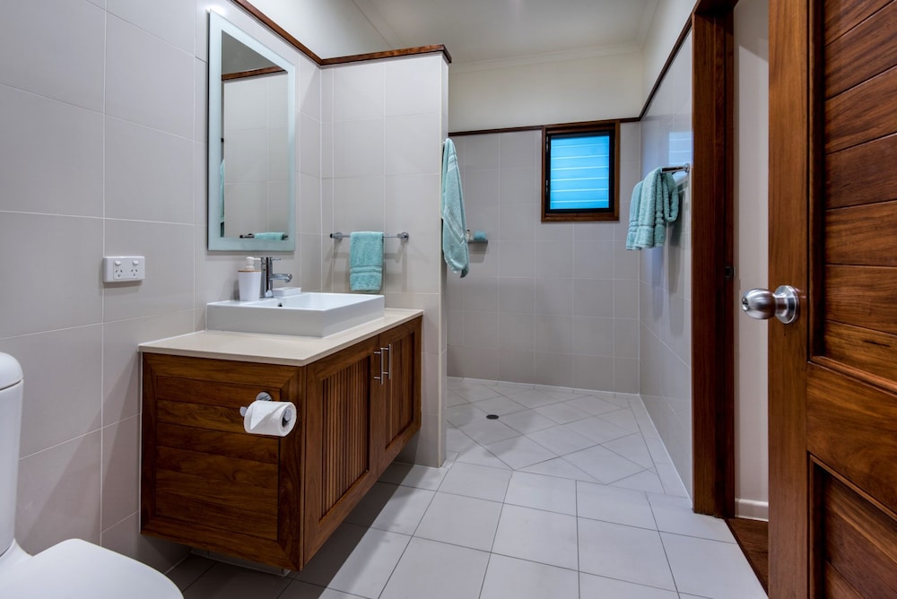 Iluka Luxury House With Ocean Views On Half Acre With Pool And Two Golf Buggies