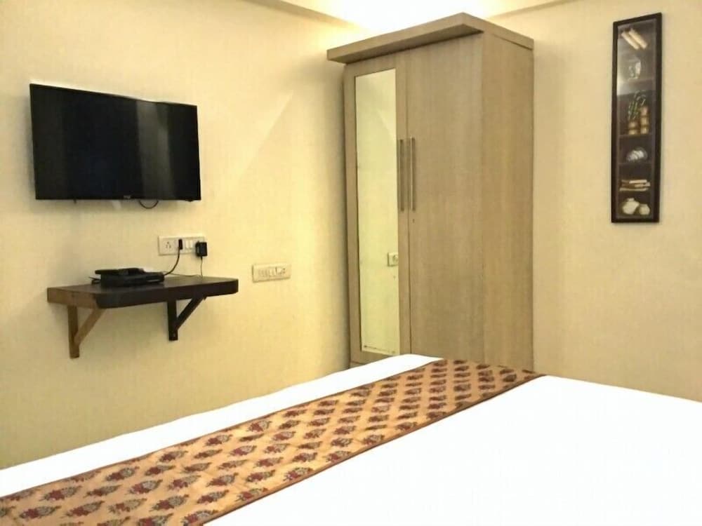 Arista Service Apartments - Khernagar