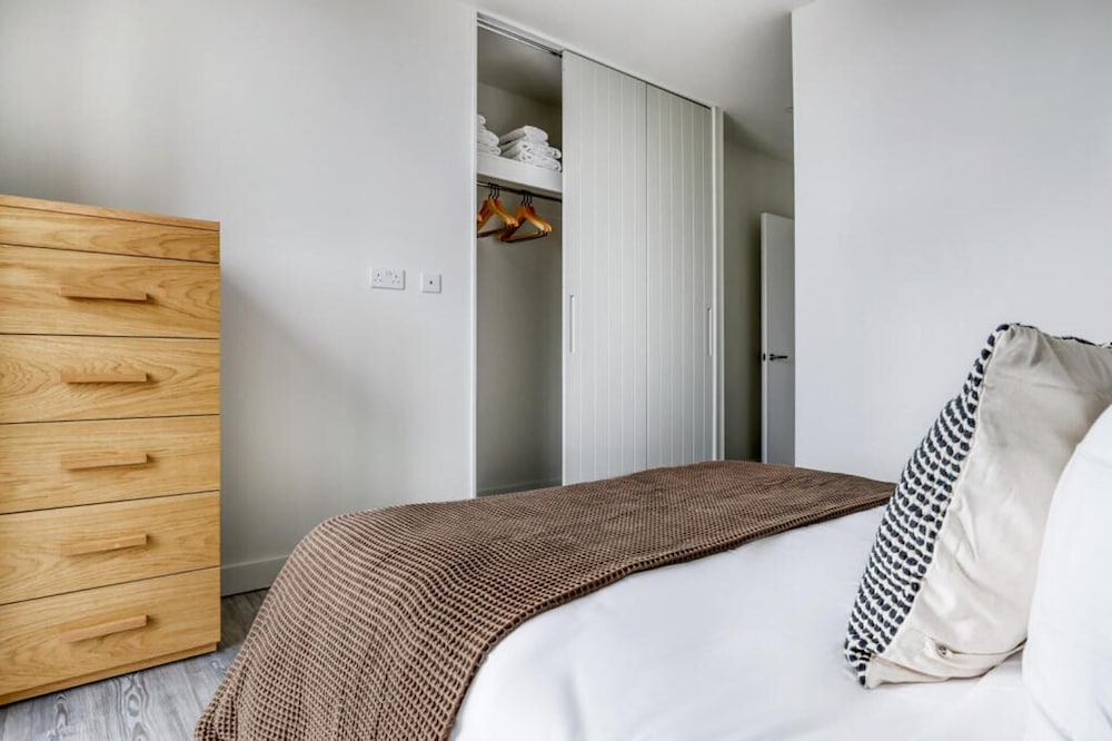Remarkable 2bed Apartment in London view 5
