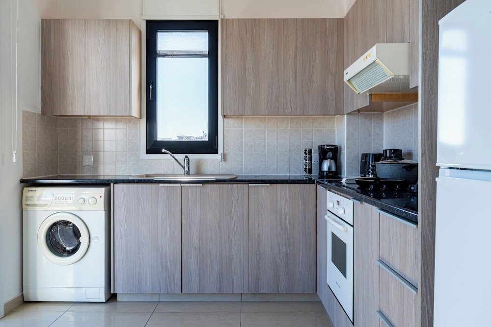 Averna - Breezy 2-BR Apt. in Larnaca