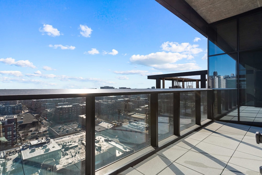 Cloud9 4apt in Building Fultonmkt The Cubist