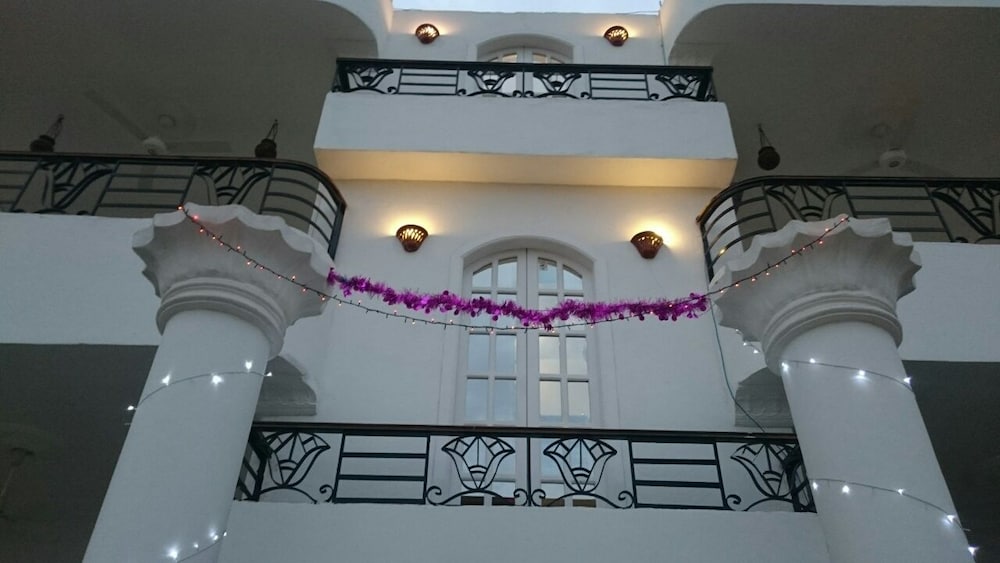 Lotus Lis House