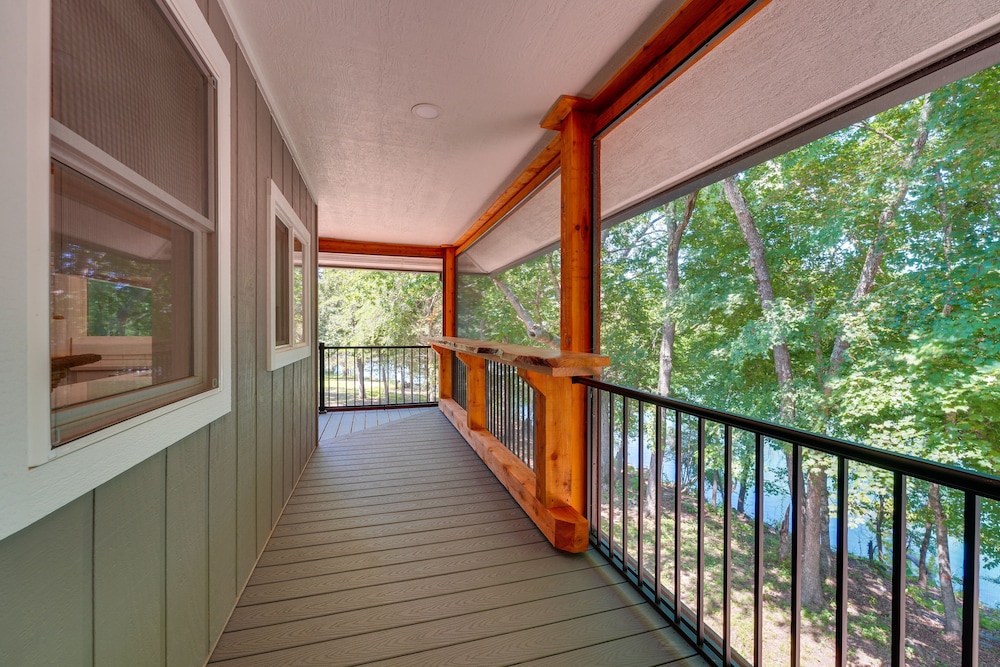 Table Rock Lake Vacation Rental With Swim Dock! view 3