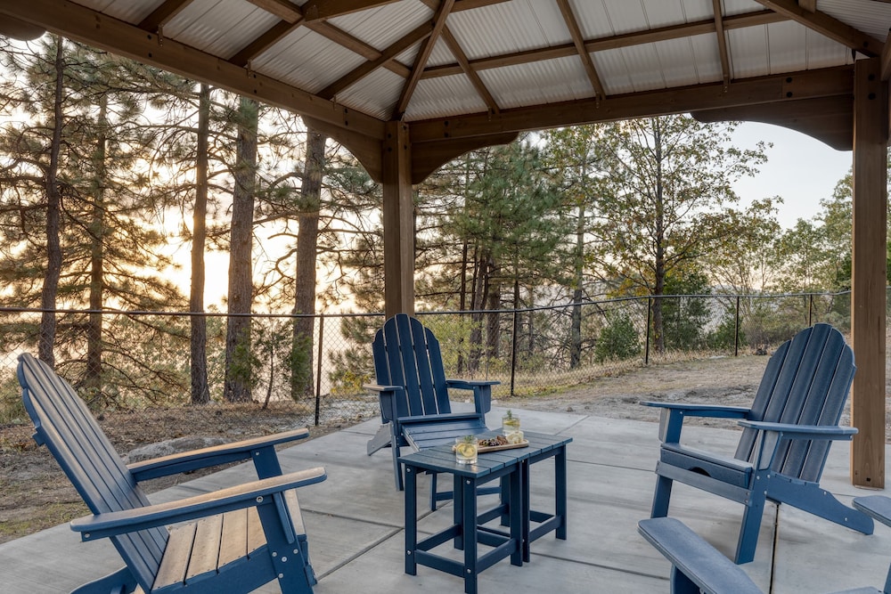 Enchanted Forest by Avantstay Indoor Hot Tub!