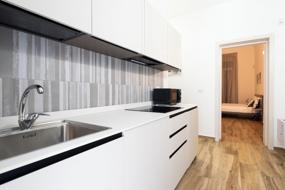 Nicolaus 204 - Brown & Grey Rooms by Wonderful Italy