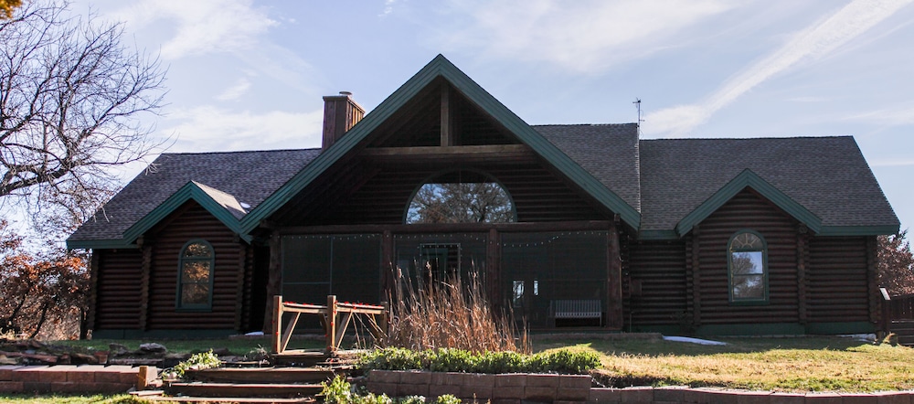 Hotel Indian Creek Village Winery - Image 1