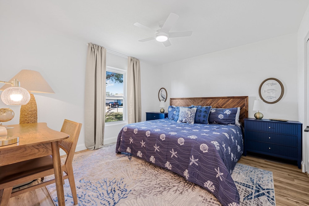 Castaway Cottage Near IMG and Beaches