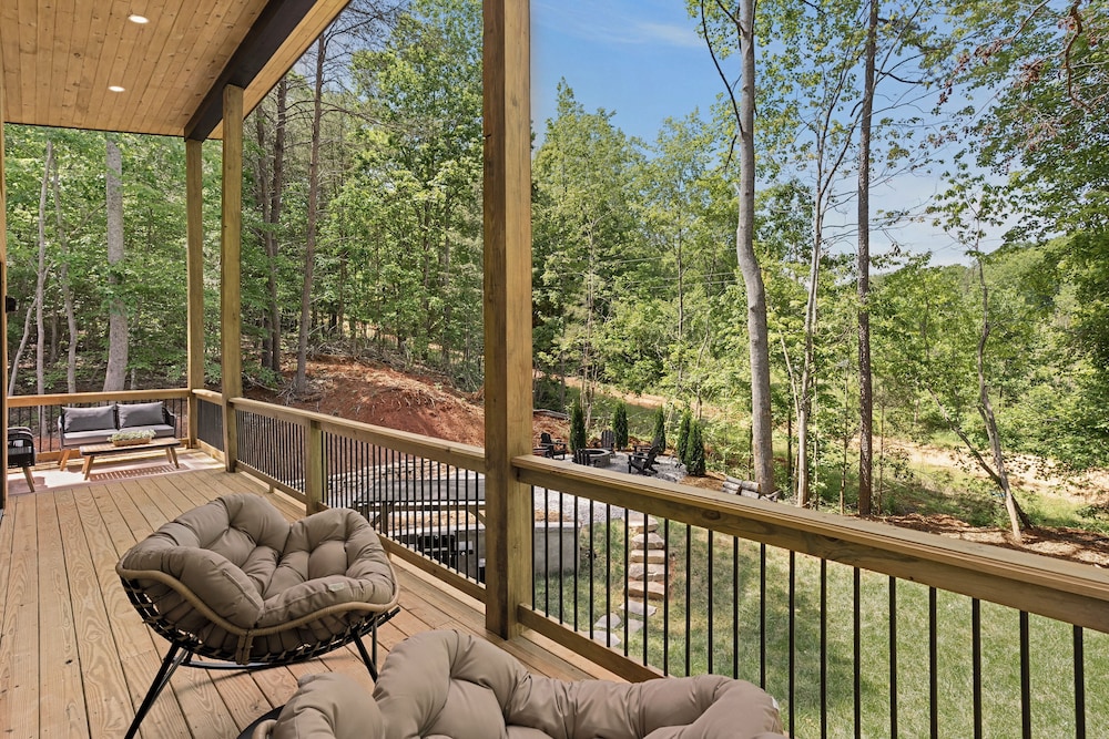 Zoka - Modern Mountain Retreat