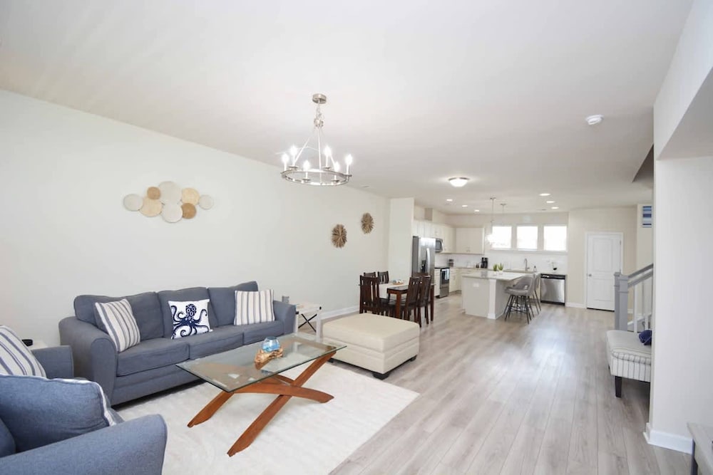 Getaway on Mclernon - Top Notch Mid Term Stay