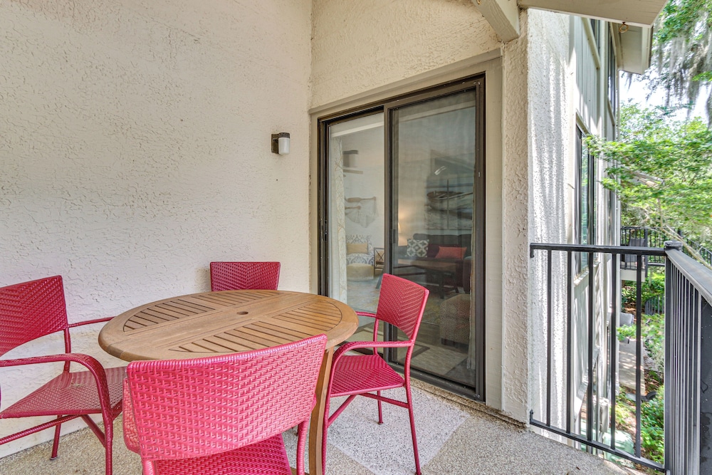 Walk to Beach: Bright Hilton Head Island Villa!