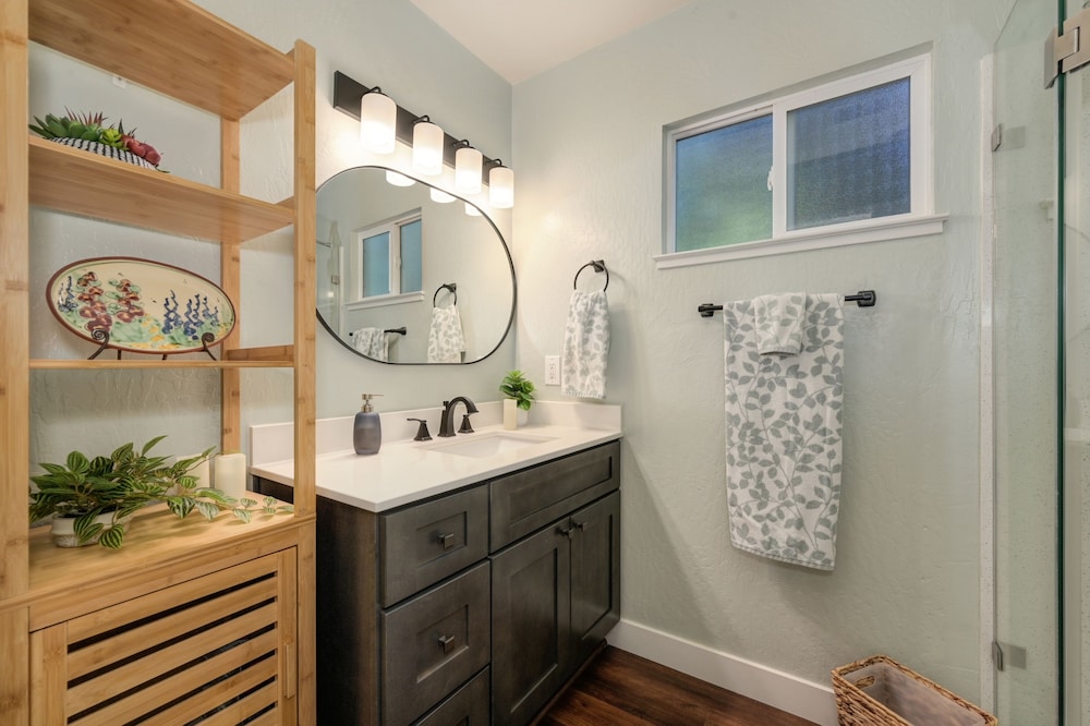 Family-friendly Getaway Near Slide Hill Park 3 Bedroom Home by RedAwning - Property Image 19