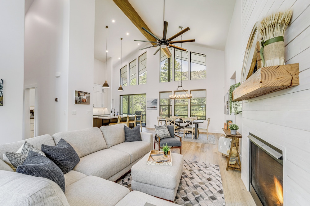 Luxe Pine Home w/ Tonto National Forest Access!