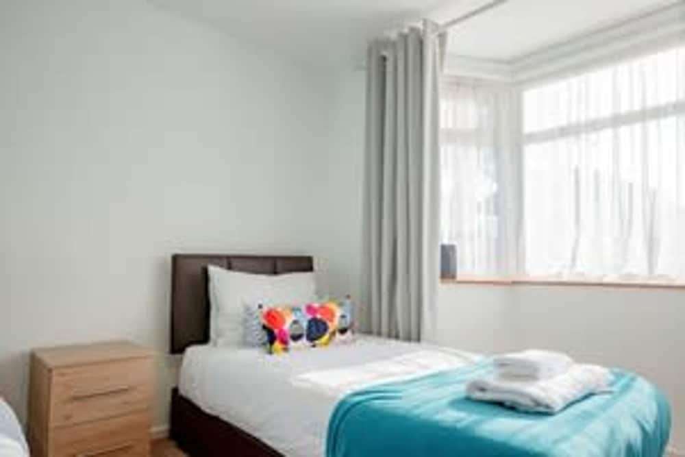 Host Stay Lechlade