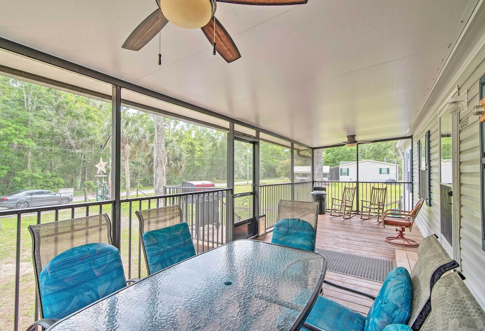 Homosassa House w/ Fire Pit < 2 Miles to River!